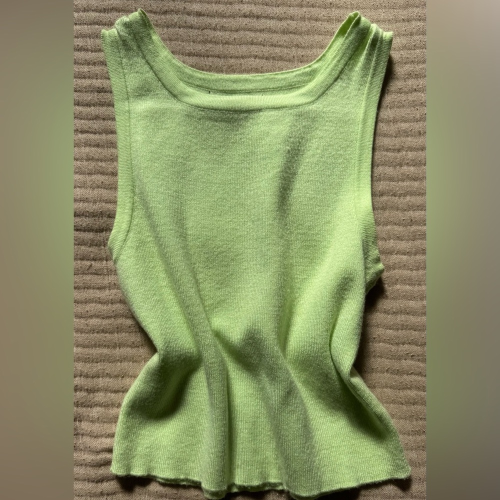 Green tank. Kendall & Kylie